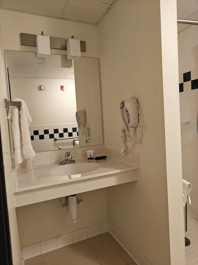 غرفة بسرير كينج لذوي الإعاقة، Americinn By Wyndham Belle Fourche 8/9