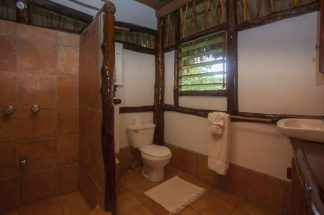 1 Bedroom, Overwater, Deluxe, Cabin, 2 Queen Beds, River View، COTTON TREE LODGE 2/2