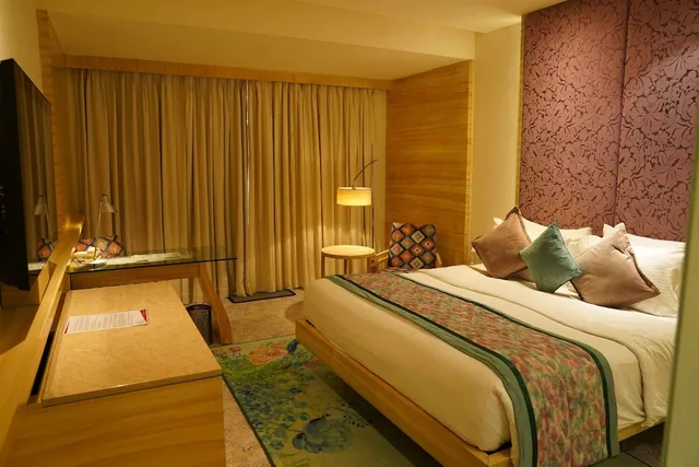 Premium, King Bed, Front View, Bathtub، Royal Orchid Jaipur 2/5