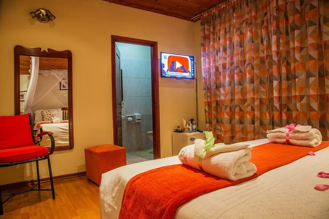 غرفة عائلية بسرير مزدوج وسريرين منفصلين، Fort Motel 2/10