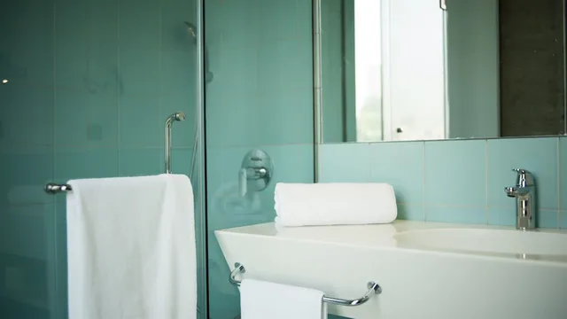 غرفة بريميوم بسرير كينج، Bossa Nova Beirut Hotel 7/8