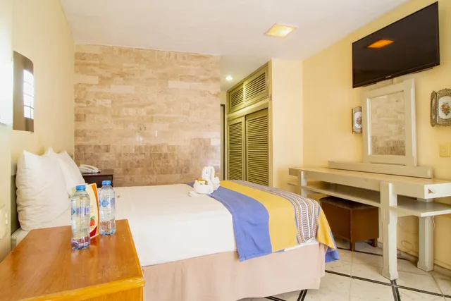 Standard, Hotel Ambassador Merida 2/4