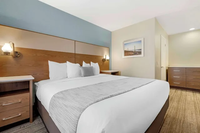 جناح بسرير كينج بمطبخ، Best Western Carlsbad by the Sea 1/2