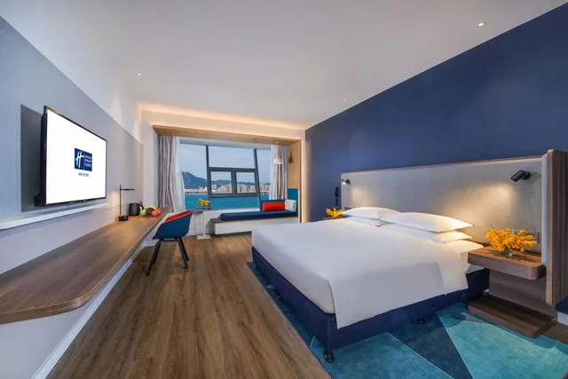 Room, King Bed, Lateral Side Sea View، Holiday Inn Express Xiamen Airport Zone 1/5