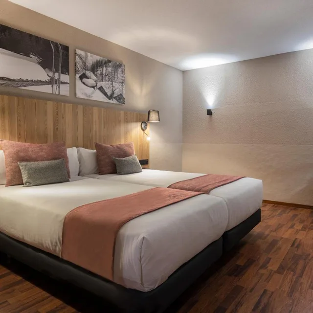 Interior, Double Bed, Hotel Grand Pas 1/10
