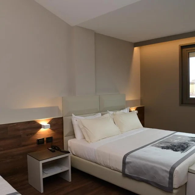 جناح جونيور، Albergo Roma, Bw Signature Collection 7/10