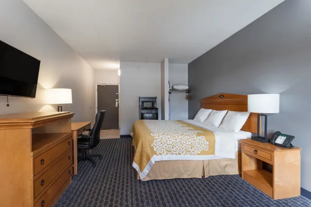 جناح استوديو بسرير كينج، Days Inn Suites By Wyndham Lancaster Amish Country 3/5