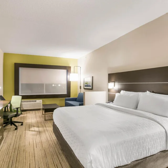 جناح لذوي الإعاقة، Holiday Inn Express Suites Jacksonville Town Center 1/4