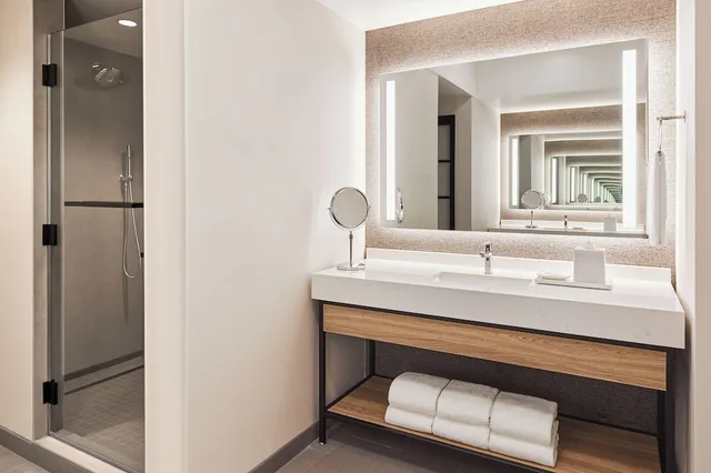 غرفة كلوب بسريرين مزدوجين، Sheraton Phoenix Downtown 4/4