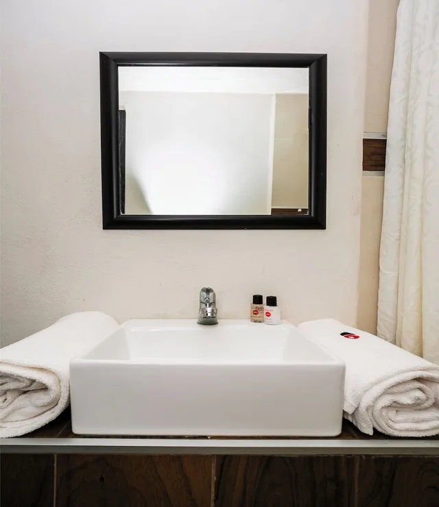 غرفة قياسية بسرير مزدوج، Capital O Hotel Victoria Morelia 3/5