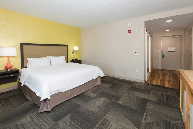 غرفة بسرير كينج لذوي الإعاقة، Hampton Inn Palatka 1/5
