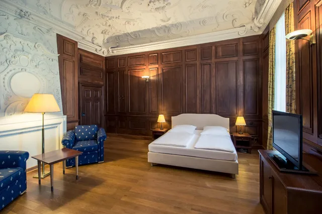 جناح جونيور بسرير كوين، Hotel Schloss Neustadt-Glewe 1/3