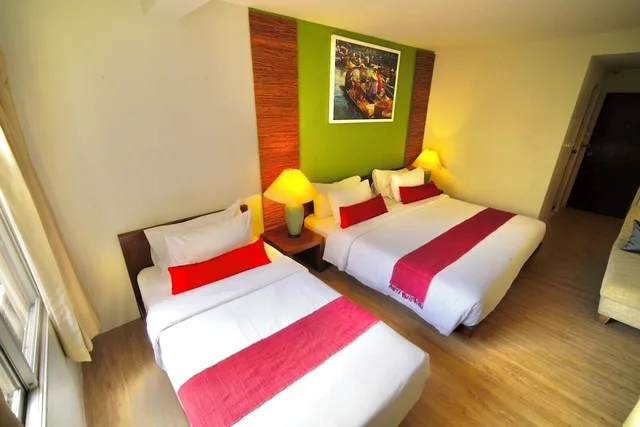 غرفة جونيور عائلية بسرير كينج وسرير فردي، Villa Cha Cha Banglumphu 2/8