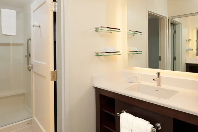 جناح بسريرين مزدوجين بغرفتي نوم، Residence Inn By Marriott Grand Rapids Airport 3/4