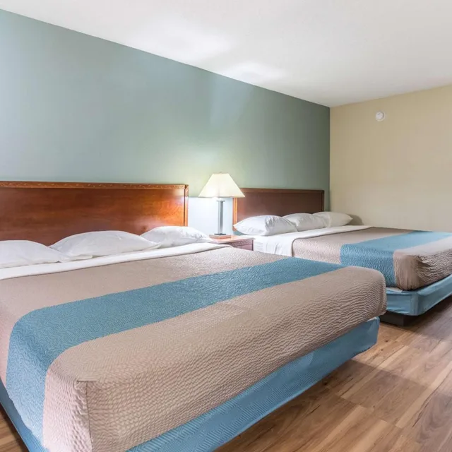 غرفة بريميوم رباعية، Motel6 Kenly, NC 6/10