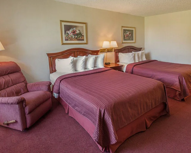 غرفة قياسية بسرير كوين، Quality Inn Ennis 3/9
