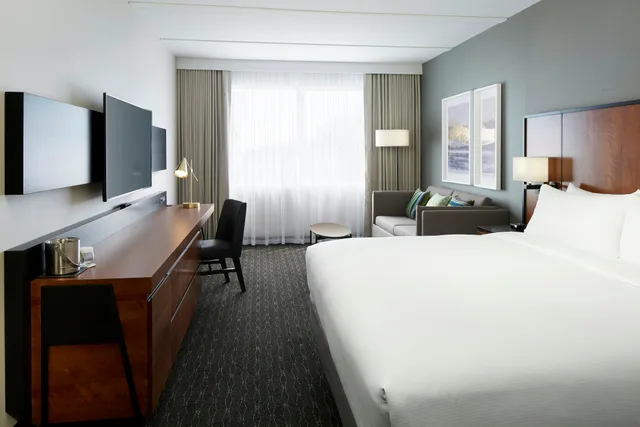 Room, King Bed, Sofa, Doubletree by Hilton Montreal Airport 1/2