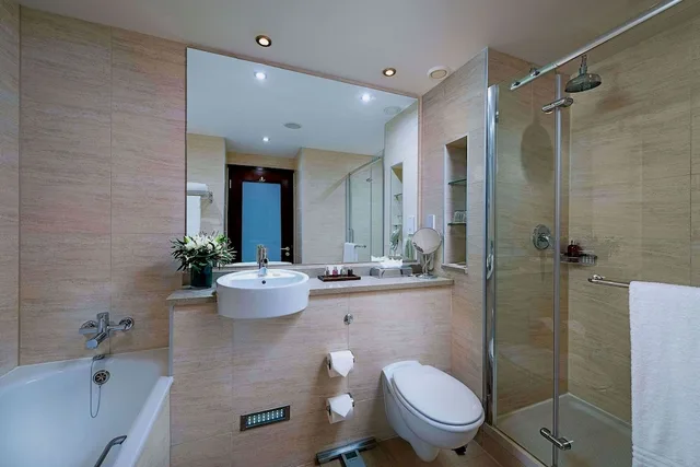 غرفة تنفيذية بسريرين كوين، The Savoy Hotel 5/6
