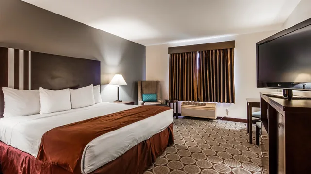 غرفة قياسية بسرير كينج، Best Western Pahrump Oasis 2/5