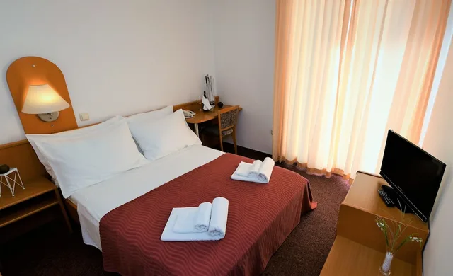 غرفة قياسية بسرير مزدوج بإطلالة على المتنزه بشرفة، Hotel Alkar 8/10