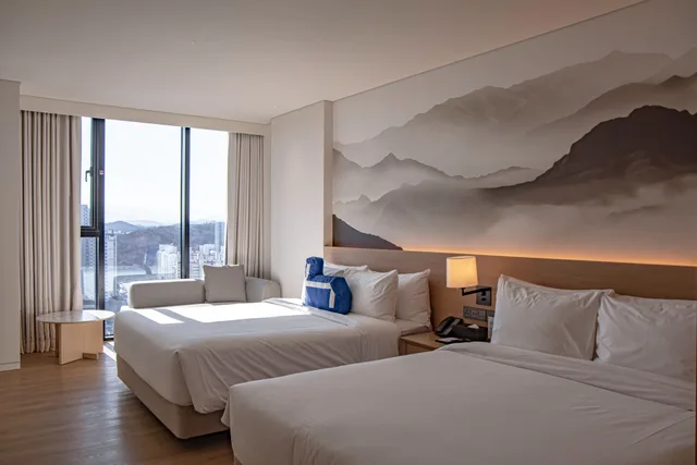 Escape, Premier, 2 Queen Beds, City View, Homm Marina Sokcho 1/4