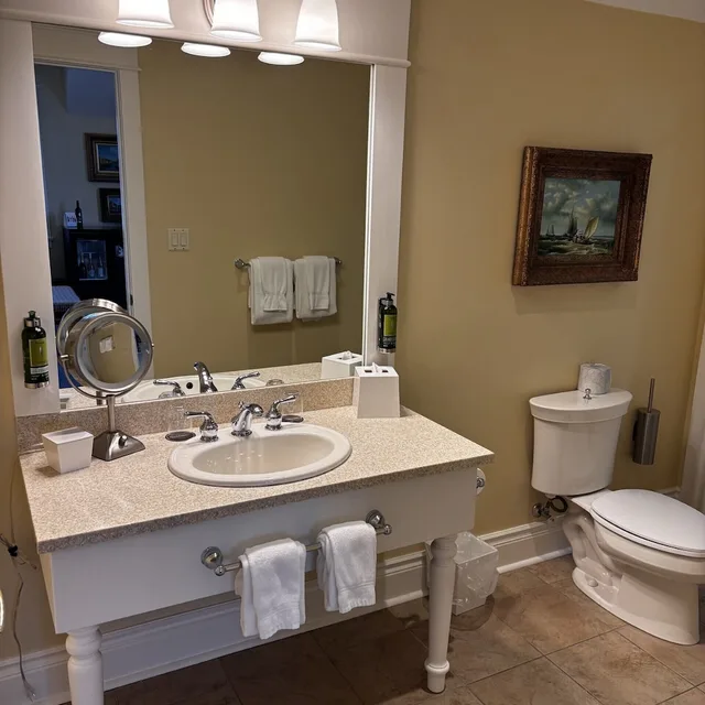 غرفة سوبيريور بسرير كينج، Riverbend Inn and Vineyard 2/3