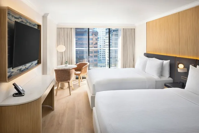 Renovated, Deluxe, 2 Queen Beds, City View, Pinnacle Vancouver Harbourfront (Ex Renaissance) 1/2