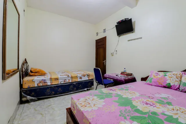 غرفة عائلية بسريرين مزدوجين، Penginapan Barokah by ZUZU 6/10