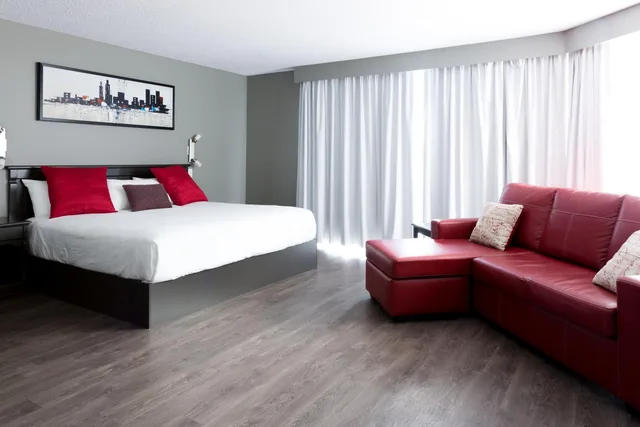 جناح، Hotel Universel 2/4