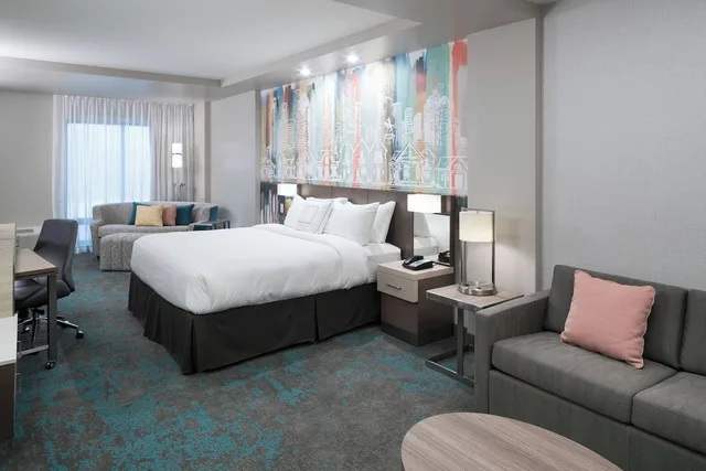 جناح بسرير كينج مع أريكة لذوي الإعاقة، Courtyard Houston Heights I 10 1/2