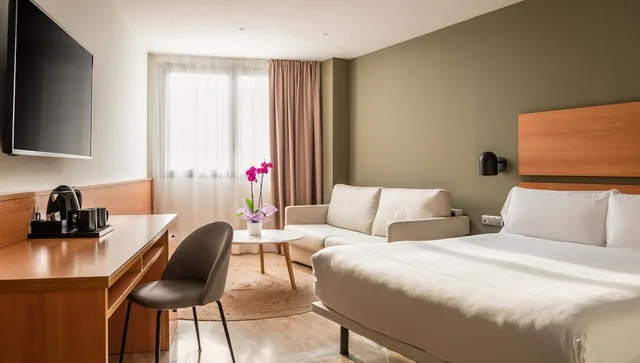 غرفة رباعية بسرير مزدوج مع أريكة، Sb Express Tarragona Hotel 1/10