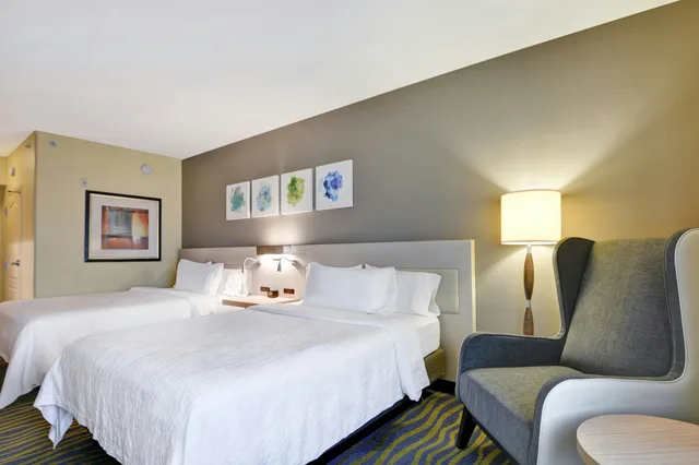 غرفة بسريرين كوين، Hilton Garden Inn Lake Buena Vista 2/3