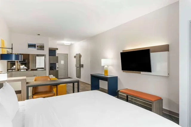 جناح بسرير كينج، Comfort Suites Elgin Northwest 1/8