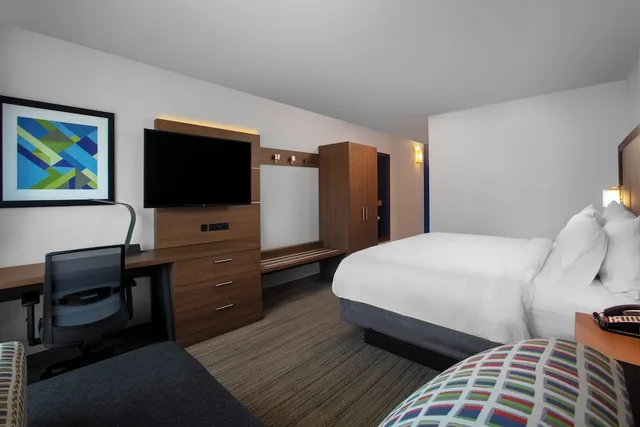 غرفة قياسية بسرير مزدوج، Holiday Inn Express Charleston-Civic Center 2/3