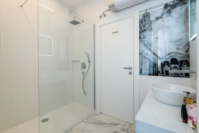 غرفة فاخرة بسريرين كينج بإطلالة على الشاطئ بحمام خاص، Dream Luxury Rooms 3/4