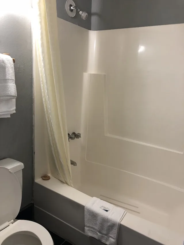غرفة كلاسيكية بسرير كينج للمدخنين، Scottish Inn 3/4