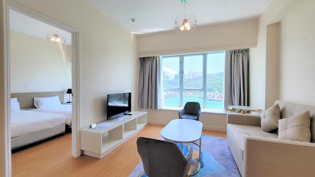 جناح عائلي بإطلالة على البحر مع أريكة، Grand Bay View Hotel 7/8