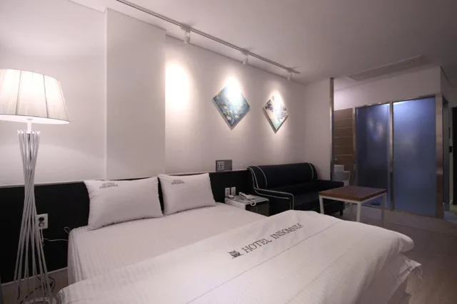غرفة بريميوم، Hotel Insomnia 7/10