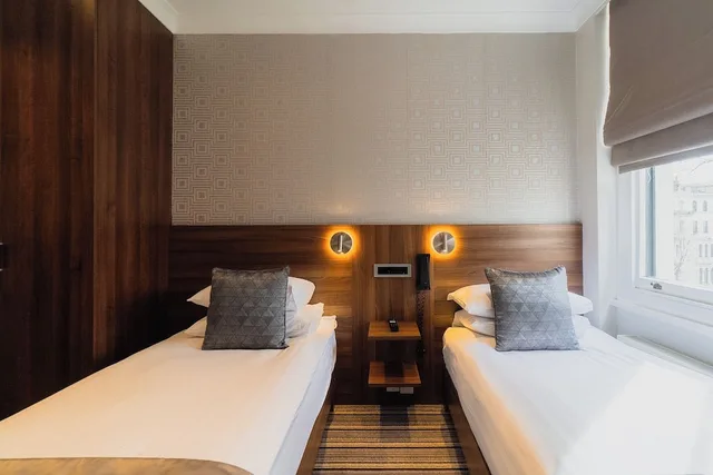 غرفة قياسية بسريرين منفصلين، London House Hotel 7/10