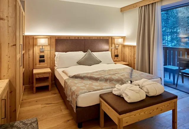غرفة بسرير مزدوج أو سريرين منفصلين بشرفة، Family And Wellness Hotel Shandranj 1/4