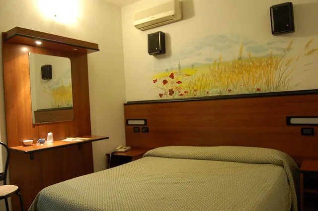 غرفة قياسية مفردة، Leonardo Hotel 1/2