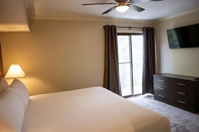 جناح فاخر بسرير كينج بحوض جاكوزي، Chase Suite Hotel Lincoln 3/10