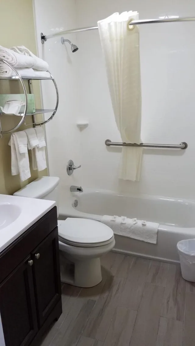 غرفة بسريرين كوين، Dupont Suites 2/3