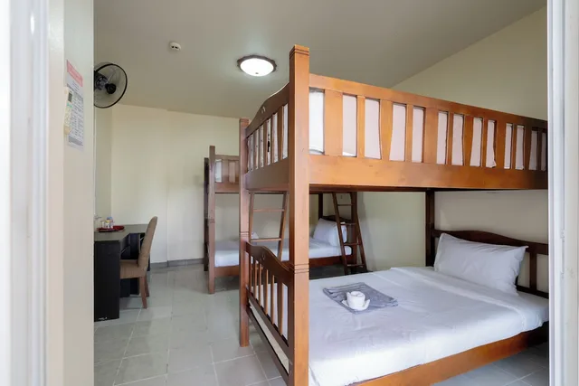 غرفة اقتصادية رباعية بأسرّة بطابقين، Squareone Hostel 1/4