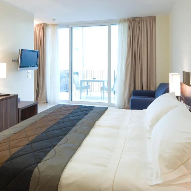 Superior, Double Bed, Lateral Side Sea View, Terrace، MERCURE RIMINI LUNGOMARE 4/10