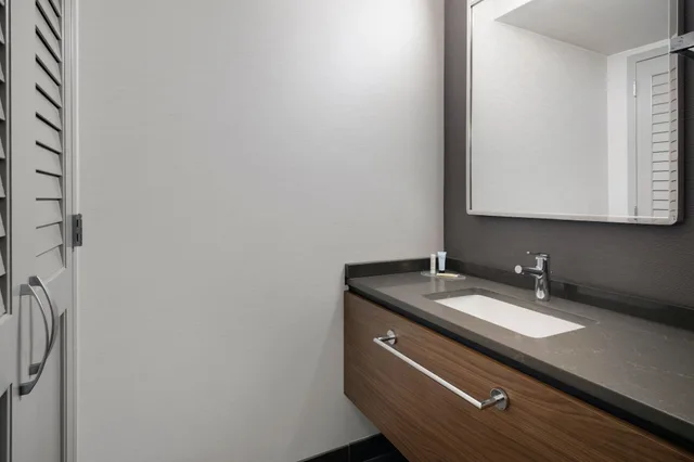 غرفة بسريرين كوين بشرفة، Courtyard by Marriott Tampa North/I-75 Fletcher 8/8