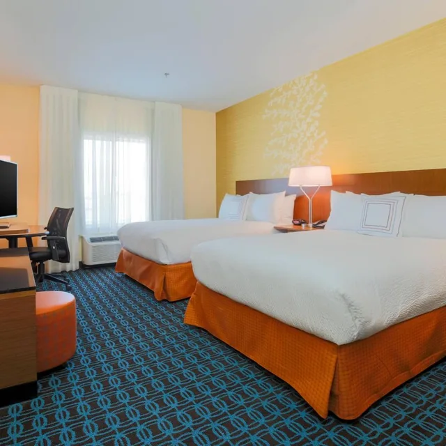 غرفة بسرير كوين، FAIRFIELD INN & SUITES COTULLA 1/2
