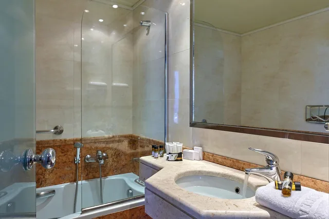 Junior Suite, Twin Beds, Sofa, Atrion 5/5