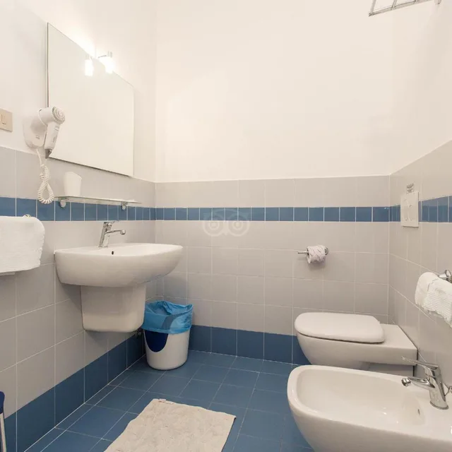 غرفة رباعية، Hotel Anna 6/7