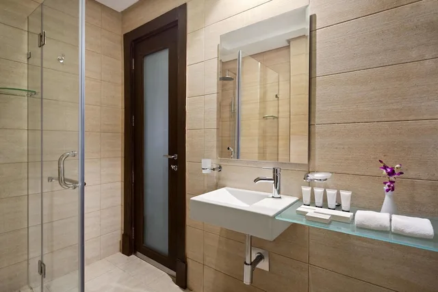 غرفة قياسية بسرير كوين للمدخنين، Ramada Encore By Wyndham Kuwait Downtown 4/4